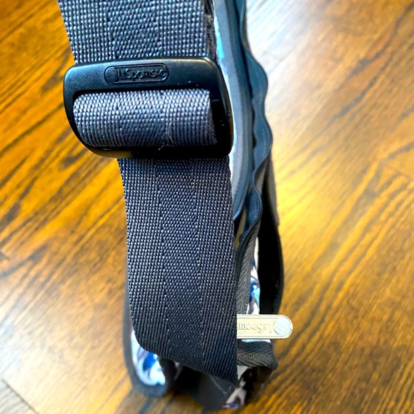 LeSportsac Classic Hobo Grace - Picture 2 of 7